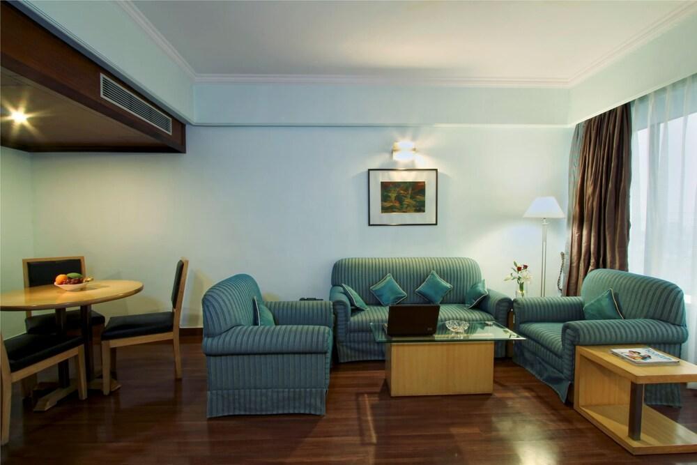 The Piccadily Otel Lucknow Dış mekan fotoğraf