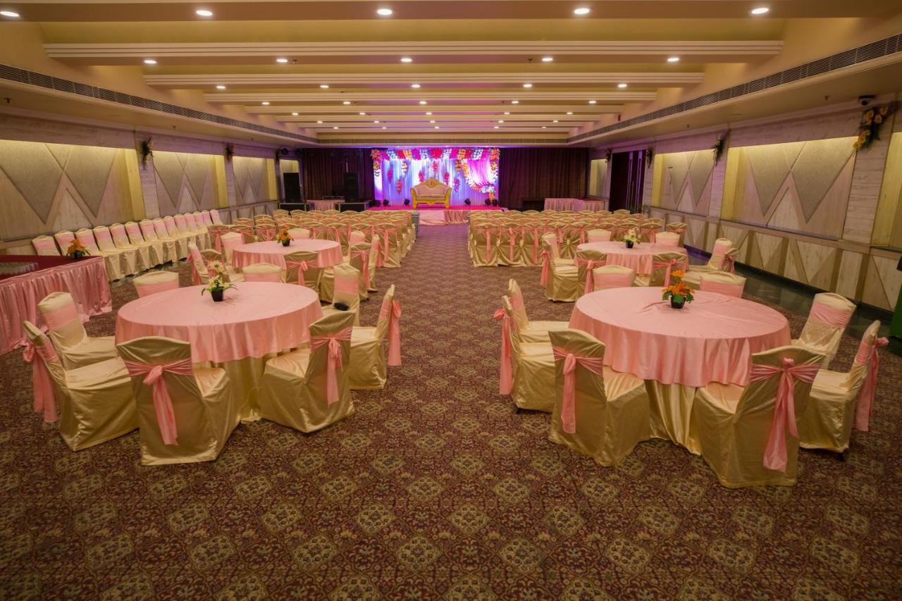 The Piccadily Otel Lucknow Dış mekan fotoğraf
