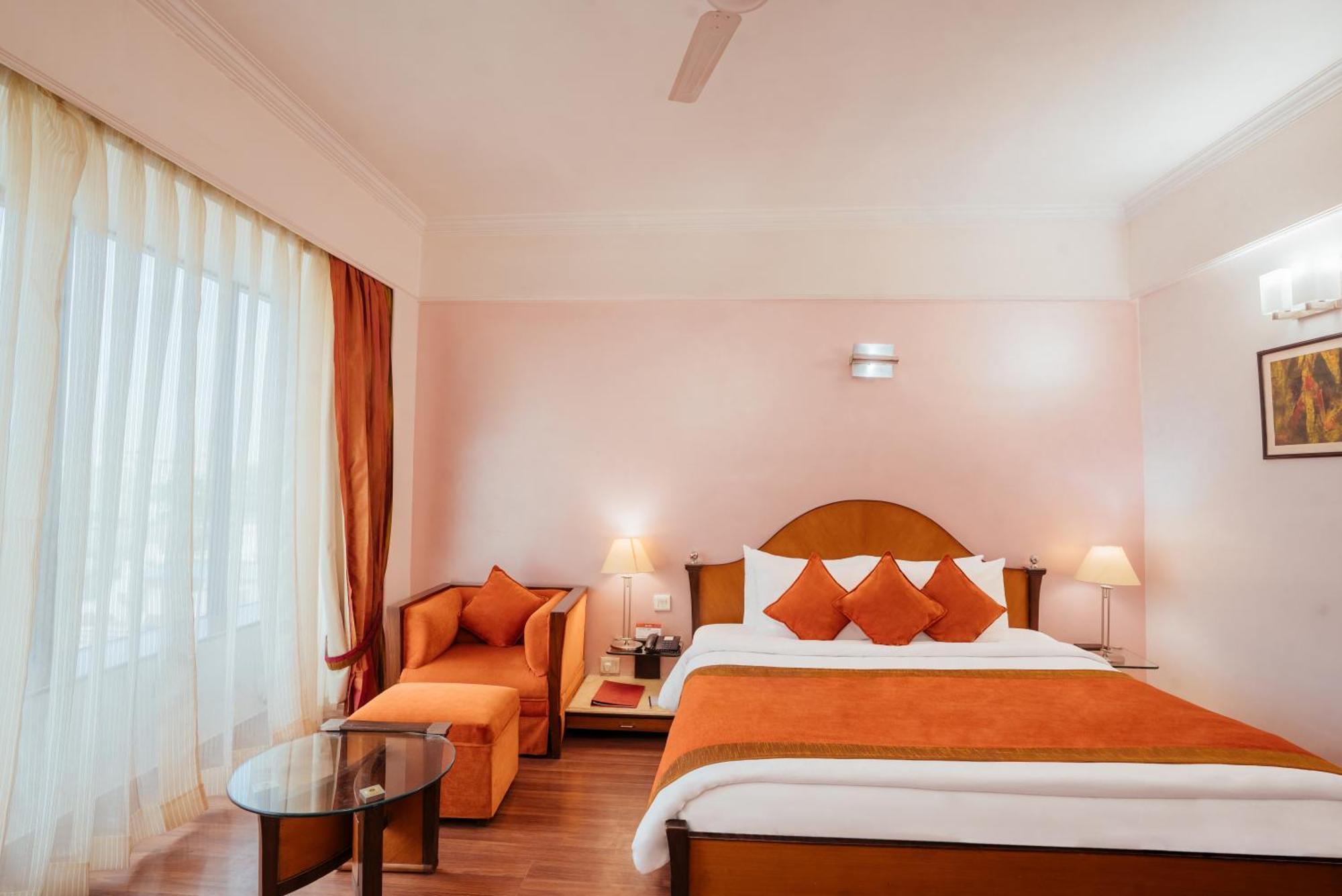 The Piccadily Otel Lucknow Dış mekan fotoğraf
