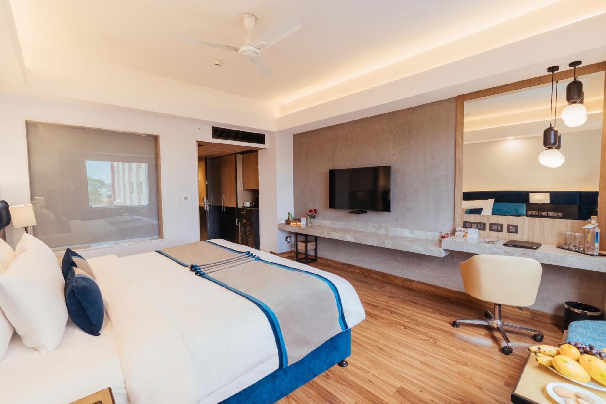 The Piccadily Otel Lucknow Dış mekan fotoğraf