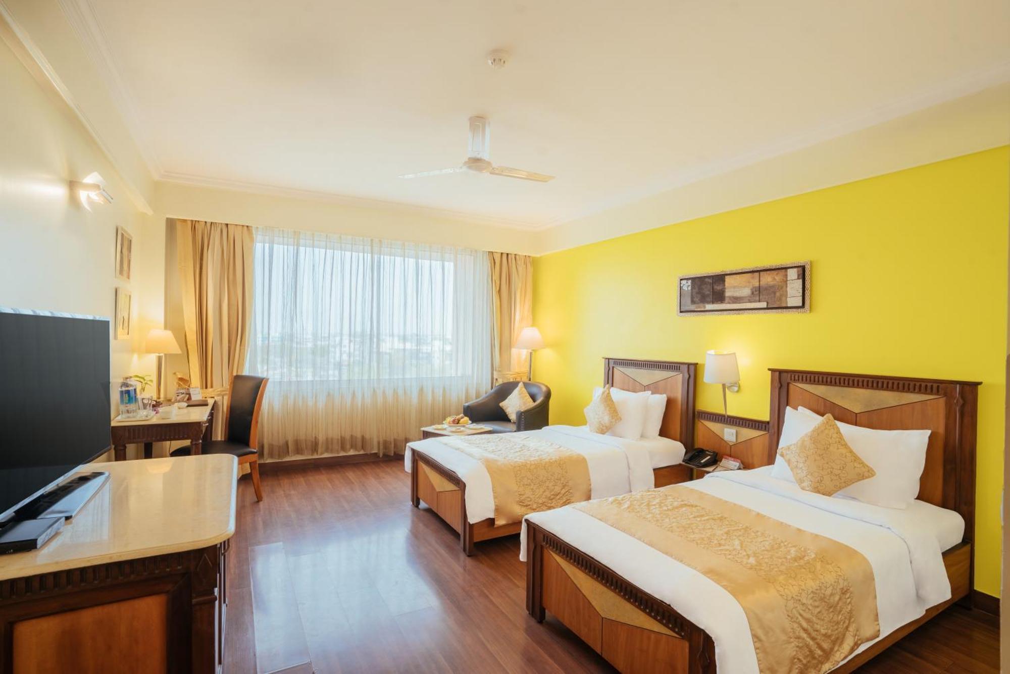 The Piccadily Otel Lucknow Dış mekan fotoğraf