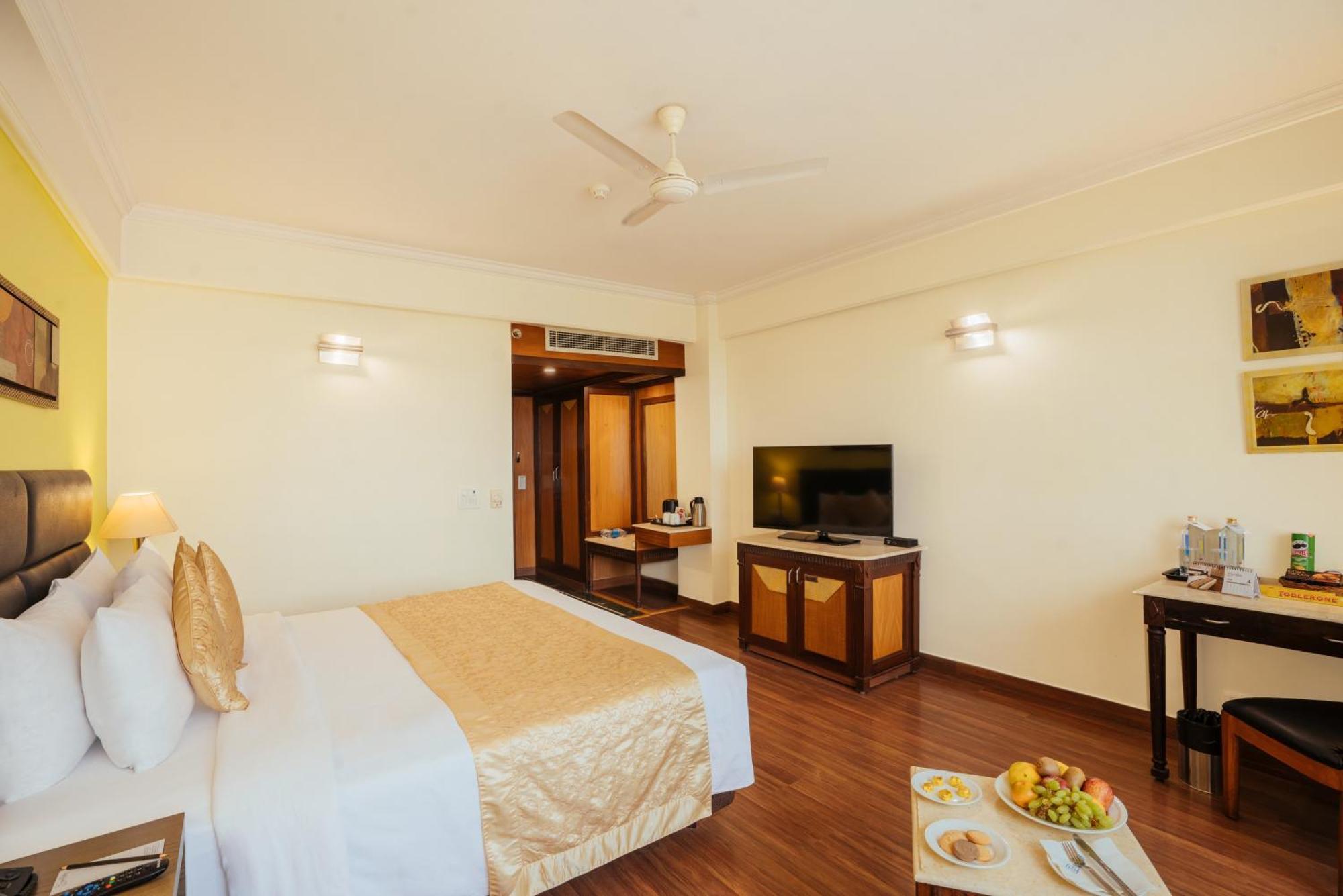 The Piccadily Otel Lucknow Dış mekan fotoğraf