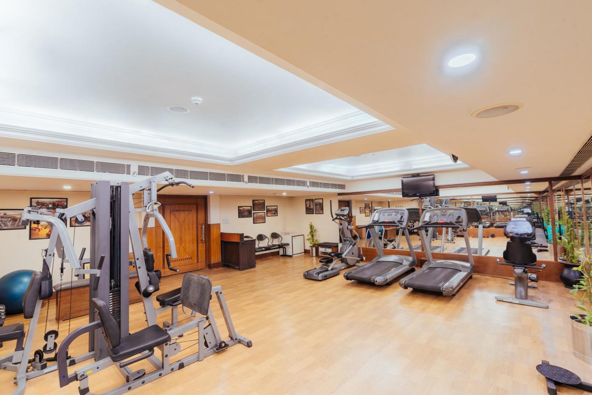 The Piccadily Otel Lucknow Dış mekan fotoğraf